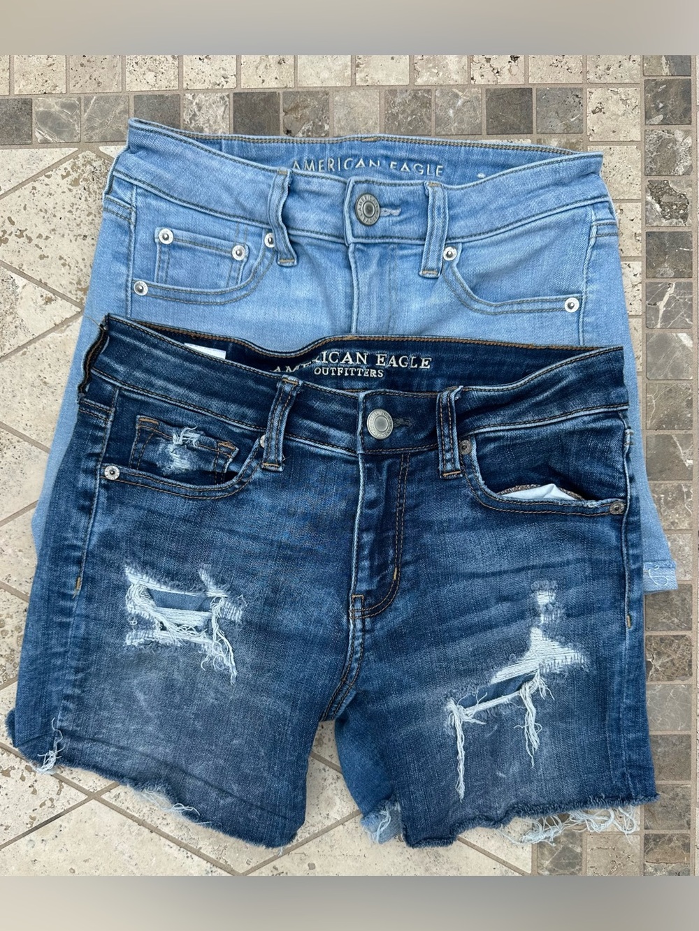 American Eagle women’s distressed denim shorts